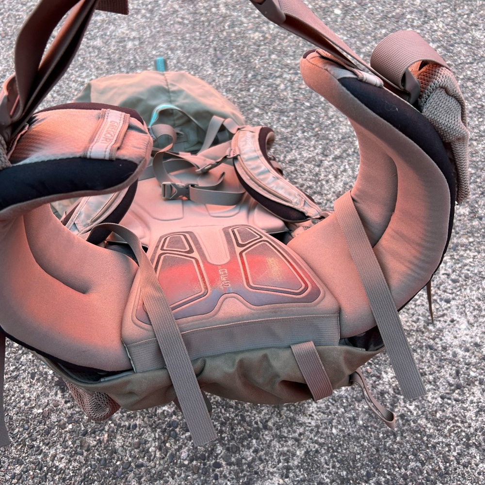 Gregory Deva 60 Backpack Internal Frame Response … - image 3